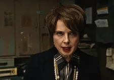 Robert De Niro on Isabella Rossellini as Trudy: "She's a little aggressive. Maybe she was that way with Morris, too?"